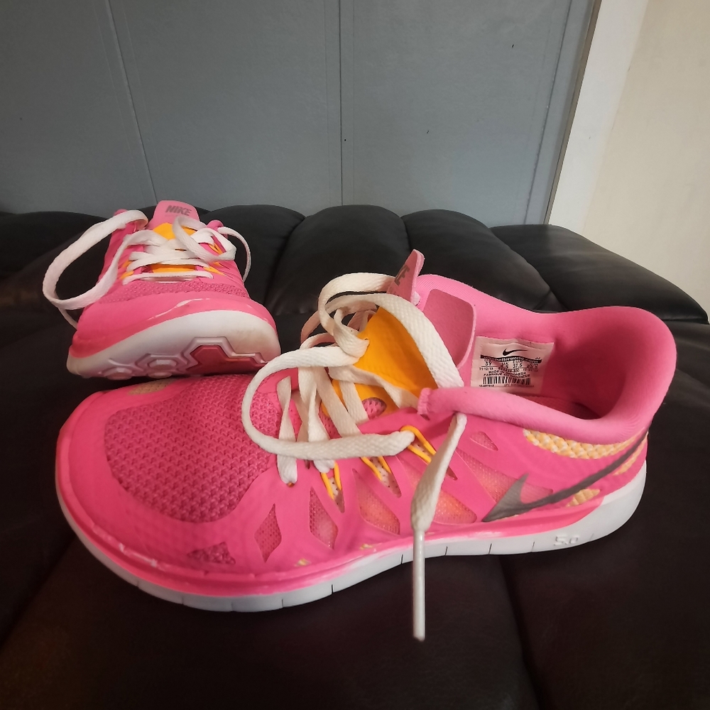 Pink Nike Free- sz 5y